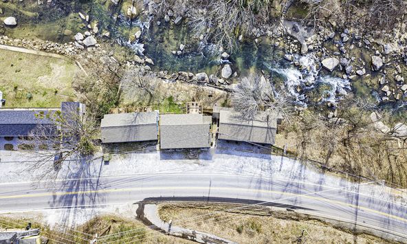 Riverside Lodge at Chimney Rock: 289 Main St, Chimney Rock, NC 28720
